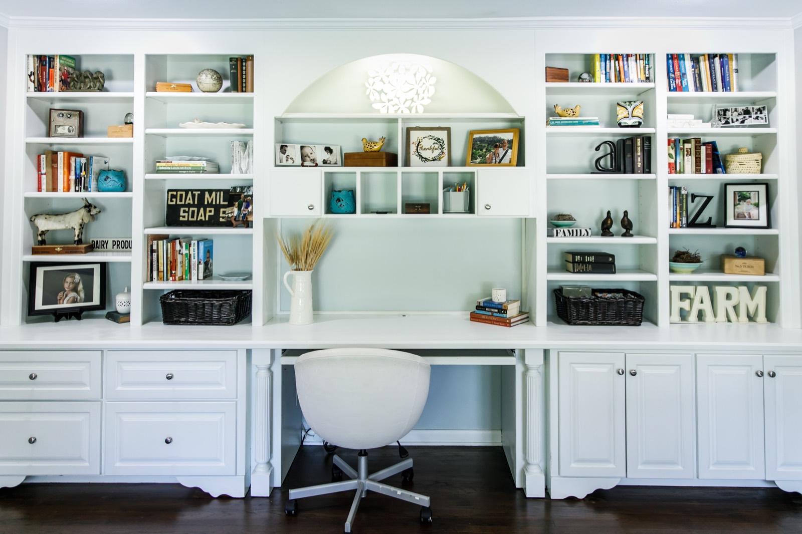 Organized built-in desk and bookshelves